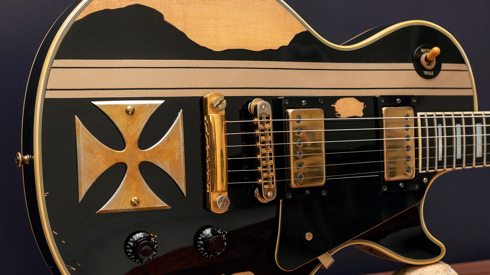 james_hetfield_iron_cross_003