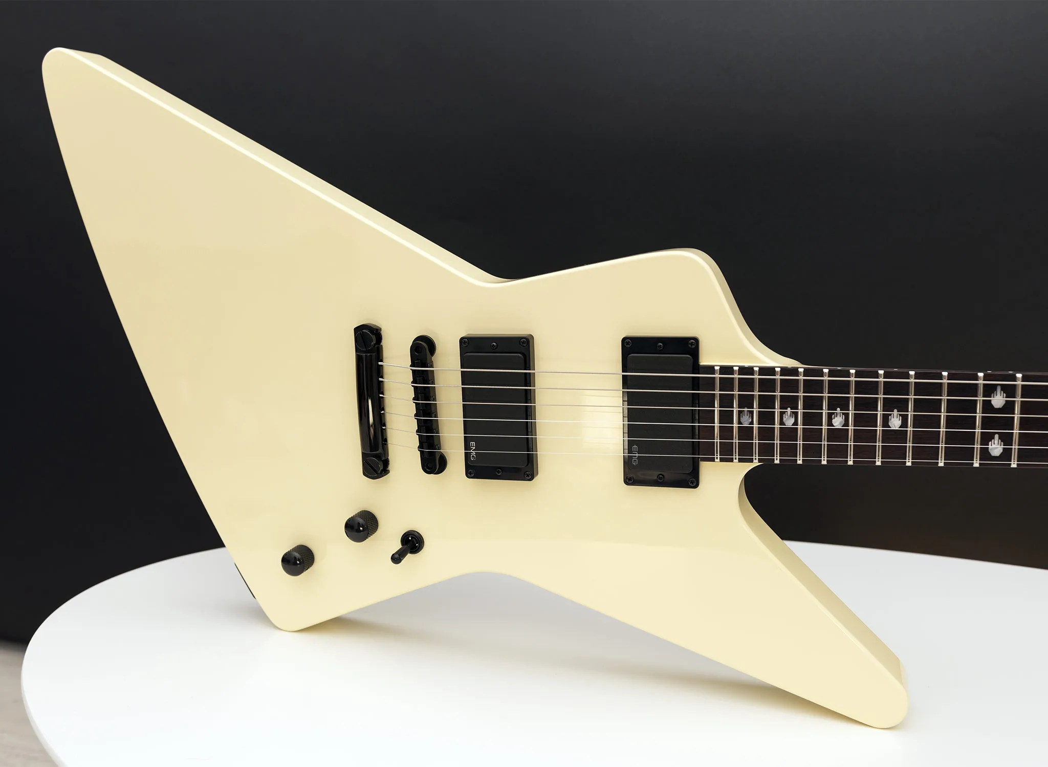 Antonio MX220 EET FUK. This guitar was built by Augustin Cristian Apostol a guitar builder with over 15 years of experience, specializing in custom guitars.