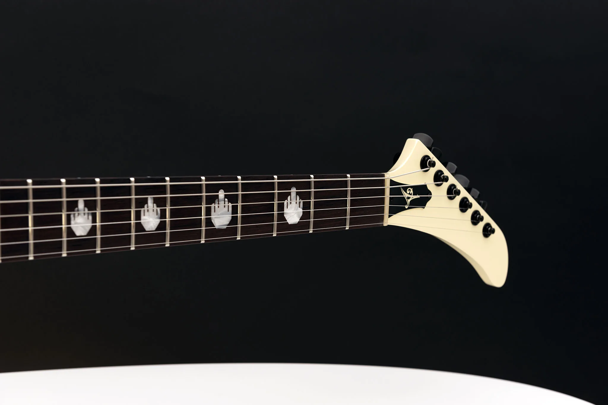 Antonio MX220 EET FUK. This guitar was built by Augustin Cristian Apostol a guitar builder with over 15 years of experience, specializing in custom guitars.